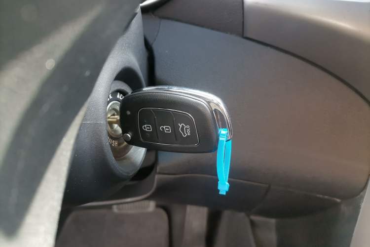 Used Hyundai Elantra (5th Generation / Langdong) 2016 1.6L Automatic Smart Version Interior 1