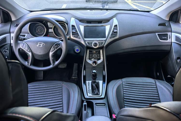 Used Hyundai Elantra (5th Generation / Langdong) 2016 1.6L Automatic Prestige Model Interior 1