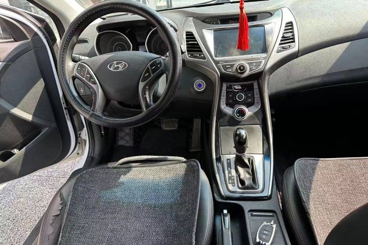 Used Hyundai Elantra (5th Generation / Langdong) 2016 1.6L Automatic Prestige Model Interior 1