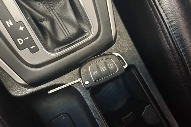 Used Hyundai Elantra (5th Generation / Langdong) 2016 1.6L Automatic Smart Version Interior 1