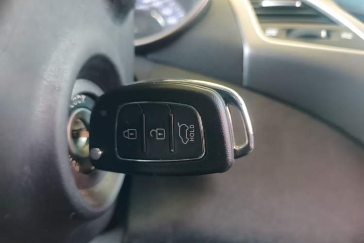 Used Hyundai Elantra (5th Generation / Langdong) 2016 1.6L Automatic Smart Version Interior 1