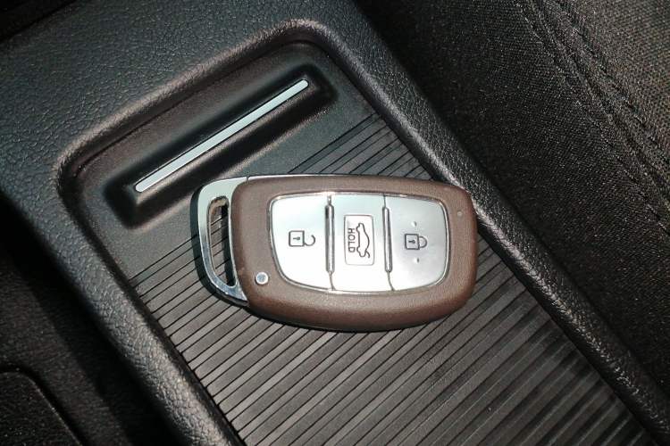 Used Hyundai Elantra (5th Generation / Langdong) 2016 1.6L Manual Luxury Model Interior 1