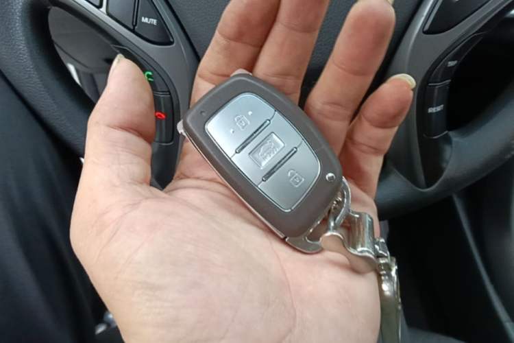Used Hyundai Elantra (5th Generation / Langdong) 2016 1.6L Automatic Prestige Model Interior 1