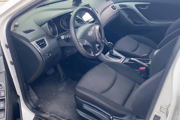 Used Hyundai Elantra (5th Generation / Langdong) 2016 1.6L Automatic Smart Version Interior 1