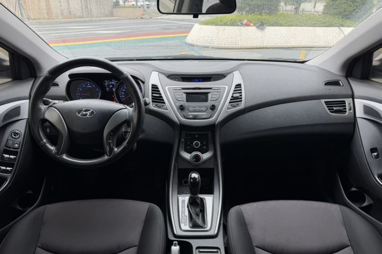 Used Hyundai Elantra (5th Generation / Langdong) 2016 1.6L Automatic Smart Version Interior 1