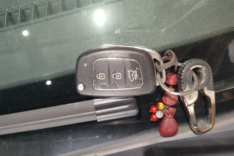 Used Hyundai Elantra (5th Generation / Langdong) 2016 1.6L Automatic Smart Version Interior 1