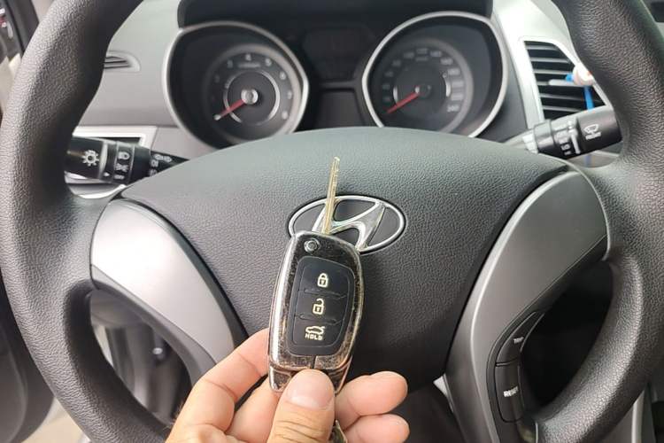 Used Hyundai Elantra (5th Generation / Langdong) 2016 1.6L Automatic Smart Version Interior 1