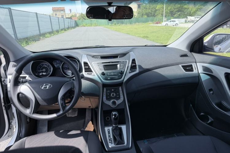 Used Hyundai Elantra (5th Generation / Langdong) 2016 1.6L Automatic Smart Version Interior 1