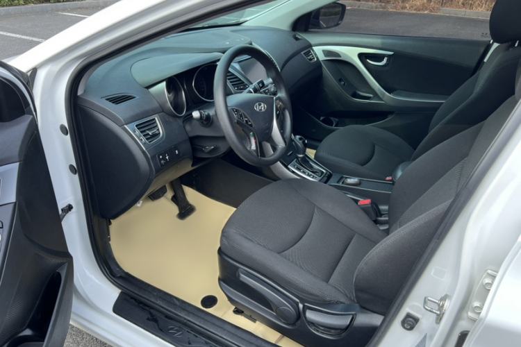 Used Hyundai Elantra (5th Generation / Langdong) 2016 1.6L Automatic Prestige Model Interior 1