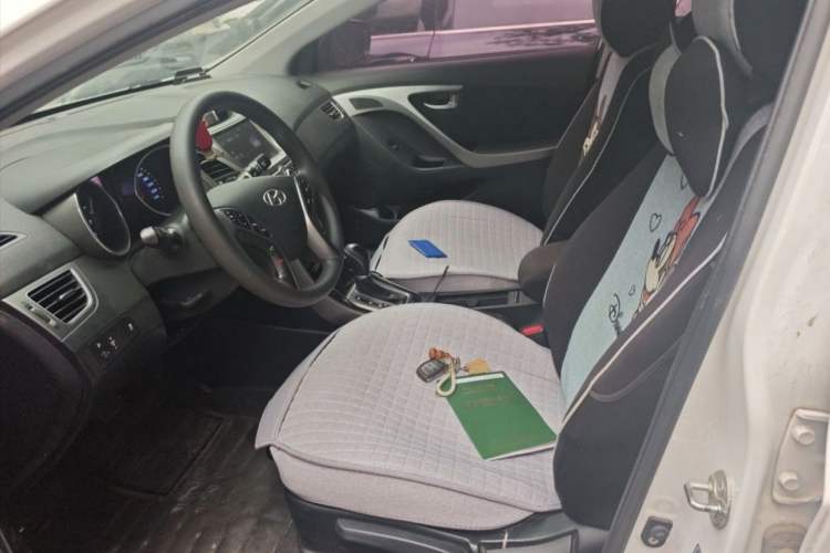 Used Hyundai Elantra (5th Generation / Langdong) 2016 1.6L Automatic Prestige Model Interior 1