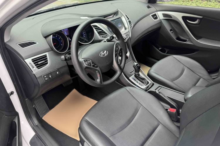Used Hyundai Elantra (5th Generation / Langdong) 2016 1.6L Automatic Prestige Model Interior 1