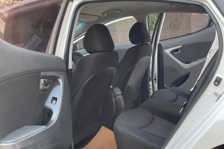 Used Hyundai Elantra (5th Generation / Langdong) 2016 1.6L Automatic Smart Version Interior 1