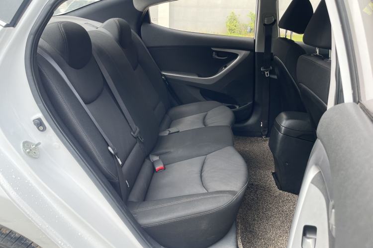 Used Hyundai Elantra (5th Generation / Langdong) 2016 1.6L Automatic Smart Version Interior 1