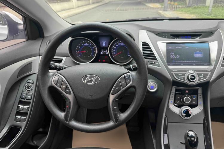 Used Hyundai Elantra (5th Generation / Langdong) 2016 1.6L Automatic Prestige Model Interior 10