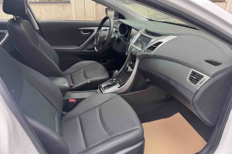 Used Hyundai Elantra (5th Generation / Langdong) 2016 1.6L Automatic Prestige Model Interior 11