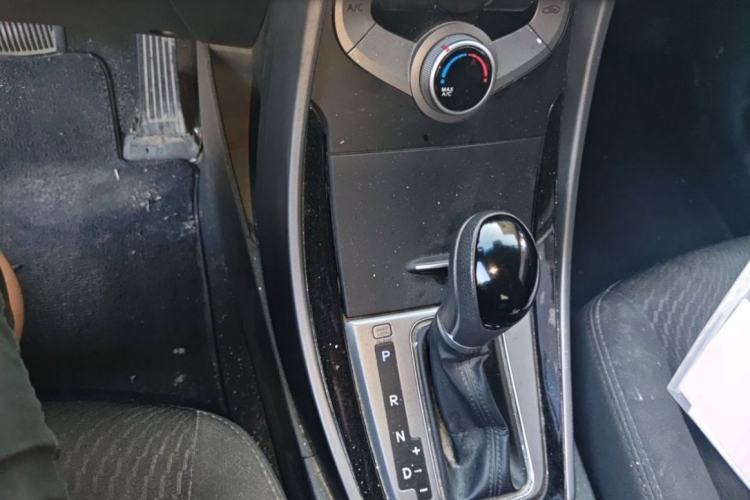 Used Hyundai Elantra (5th Generation / Langdong) 2016 1.6L Automatic Prestige Model Interior 2