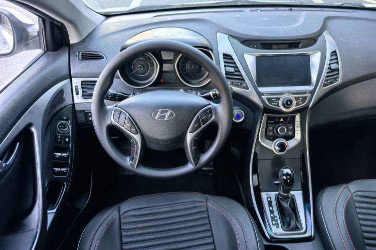 Used Hyundai Elantra (5th Generation / Langdong) 2016 1.6L Automatic Prestige Model Interior 2