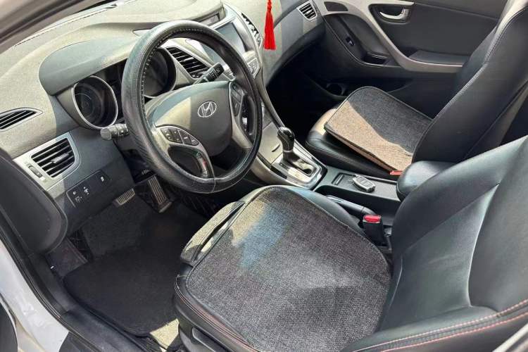 Used Hyundai Elantra (5th Generation / Langdong) 2016 1.6L Automatic Prestige Model Interior 2