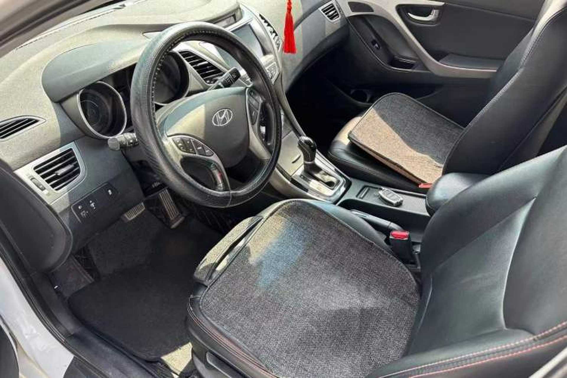 Used Hyundai Elantra (5th Generation / Langdong) 2016 1.6L Automatic Prestige Model Interior 2