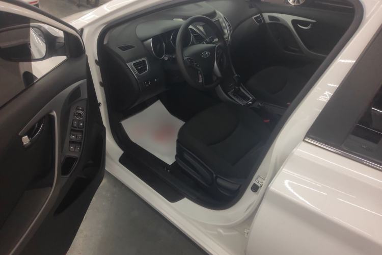 Used Hyundai Elantra (5th Generation / Langdong) 2016 1.6L Automatic Prestige Model Interior 2