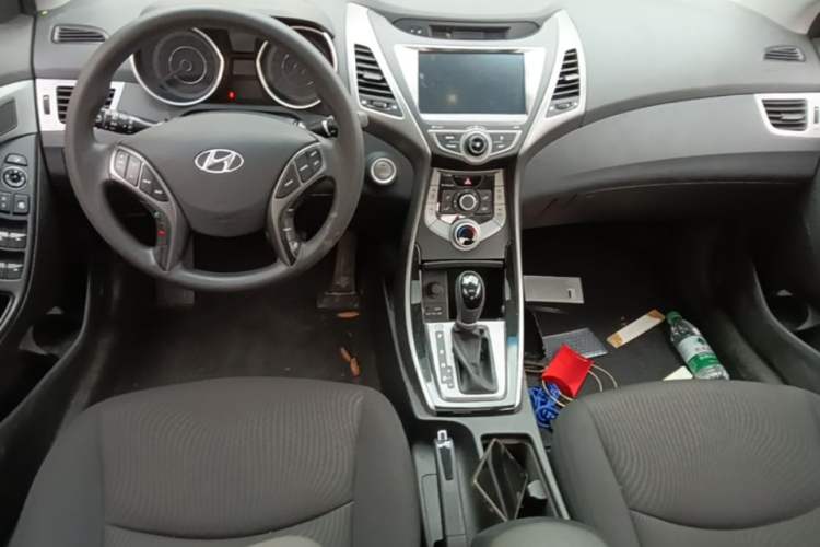 Used Hyundai Elantra (5th Generation / Langdong) 2016 1.6L Automatic Prestige Model Interior 2