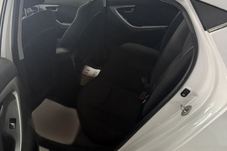 Used Hyundai Elantra (5th Generation / Langdong) 2016 1.6L Automatic Smart Version Interior 2