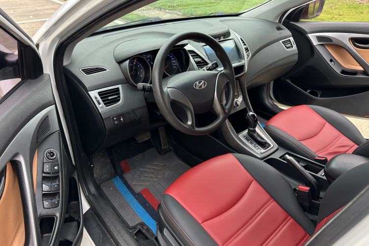 Used Hyundai Elantra (5th Generation / Langdong) 2016 1.6L Automatic Smart Version Interior 2