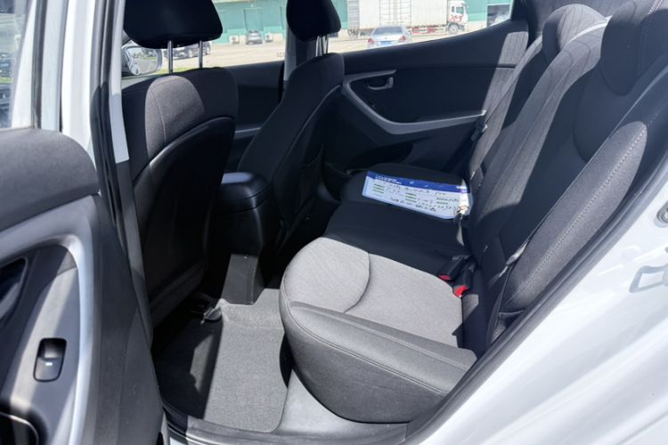 Used Hyundai Elantra (5th Generation / Langdong) 2016 1.6L Automatic Smart Version Interior 2