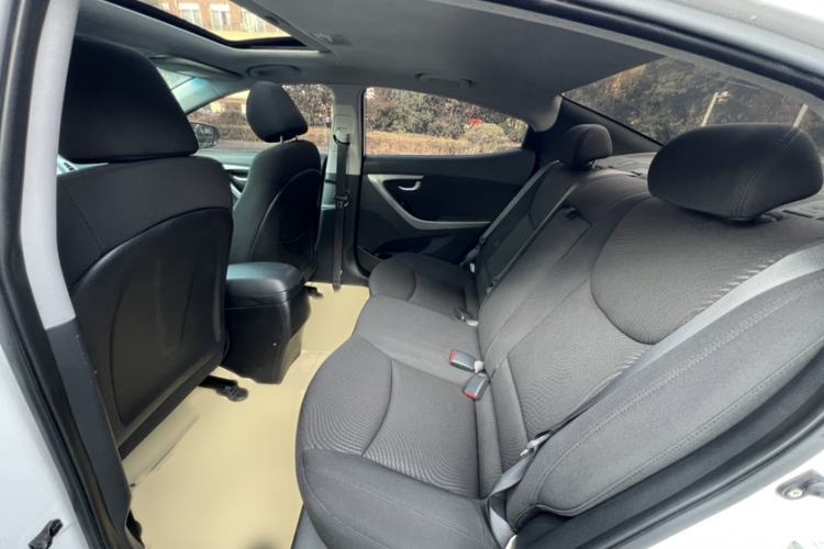 Used Hyundai Elantra (5th Generation / Langdong) 2016 1.6L Automatic Prestige Model Interior 2