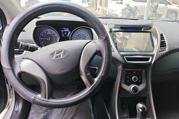Used Hyundai Elantra (5th Generation / Langdong) 2016 1.6L Automatic Smart Version Interior 2