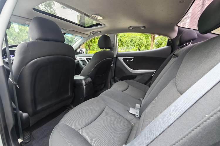 Used Hyundai Elantra (5th Generation / Langdong) 2016 1.6L Automatic Prestige Model Interior 2