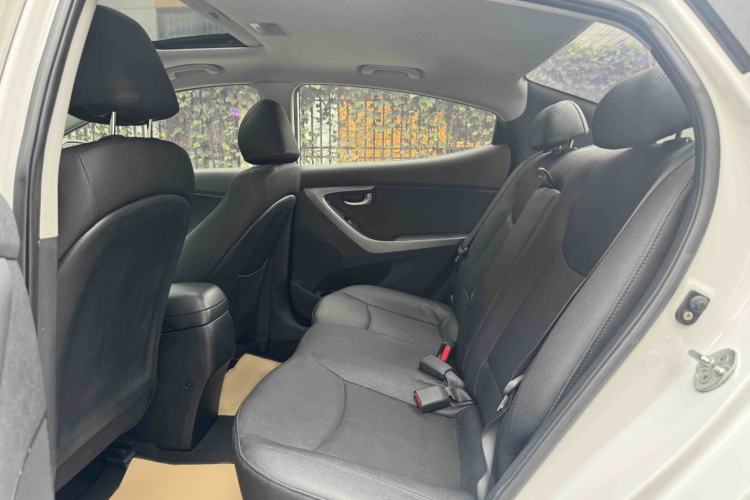 Used Hyundai Elantra (5th Generation / Langdong) 2016 1.6L Automatic Prestige Model Interior 2