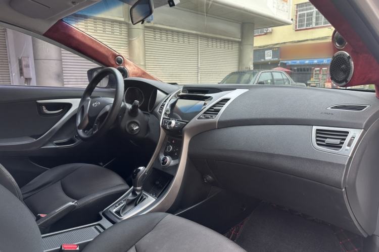 Used Hyundai Elantra (5th Generation / Langdong) 2016 1.6L Automatic Smart Version Interior 2