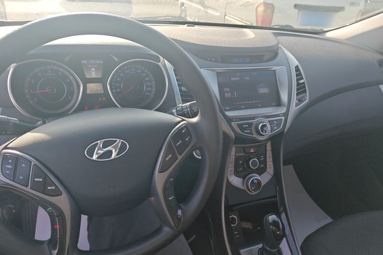 Used Hyundai Elantra (5th Generation / Langdong) 2016 1.6L Automatic Prestige Model Interior 2