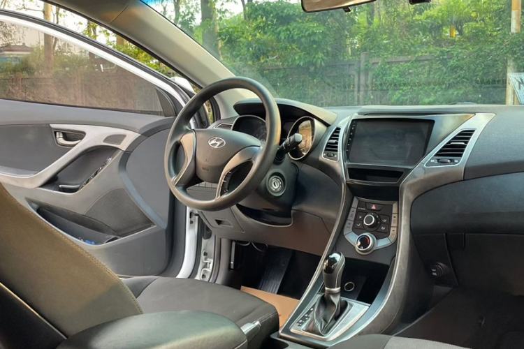 Used Hyundai Elantra (5th Generation / Langdong) 2016 1.6L Automatic Smart Version Interior 2