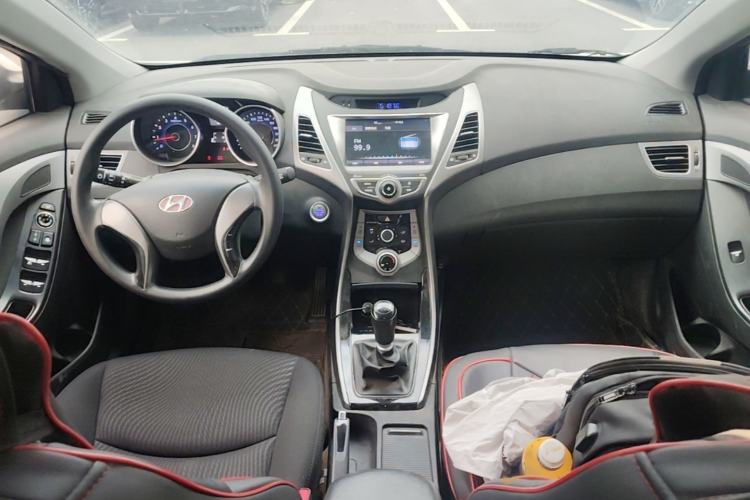 Used Hyundai Elantra (5th Generation / Langdong) 2016 1.6L Manual Luxury Model Interior 2