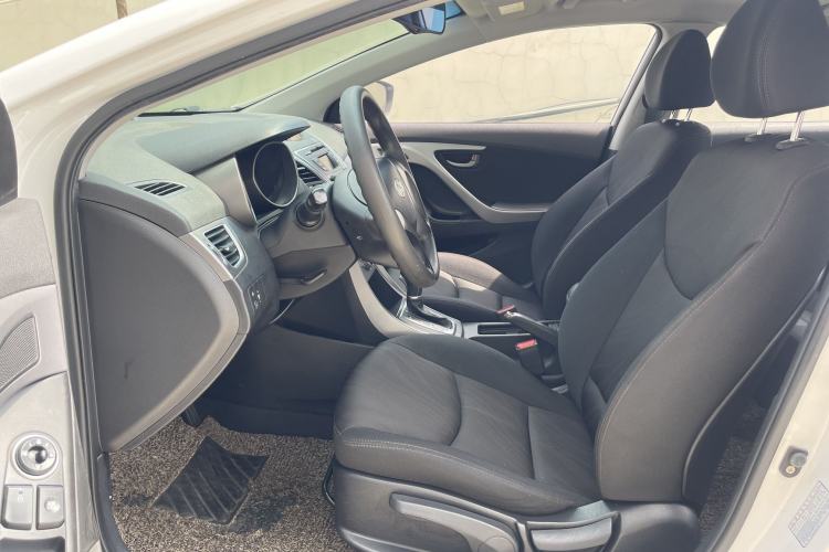Used Hyundai Elantra (5th Generation / Langdong) 2016 1.6L Automatic Smart Version Interior 2