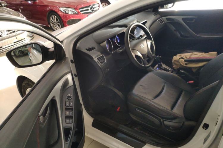 Used Hyundai Elantra (5th Generation / Langdong) 2016 1.6L Automatic Smart Version Interior 3