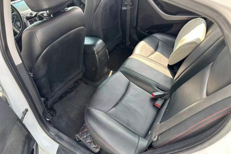 Used Hyundai Elantra (5th Generation / Langdong) 2016 1.6L Automatic Prestige Model Interior 3