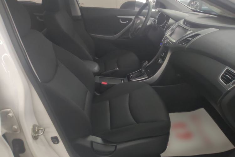 Used Hyundai Elantra (5th Generation / Langdong) 2016 1.6L Automatic Prestige Model Interior 3