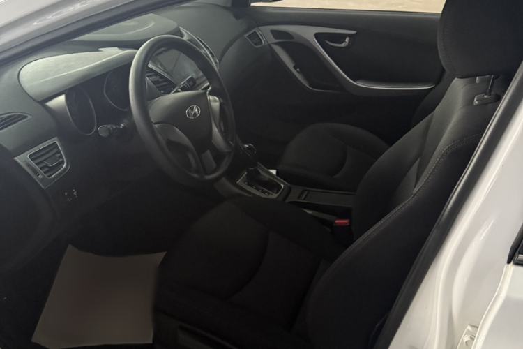 Used Hyundai Elantra (5th Generation / Langdong) 2016 1.6L Automatic Smart Version Interior 3