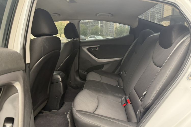 Used Hyundai Elantra (5th Generation / Langdong) 2016 1.6L Automatic Smart Version Interior 3