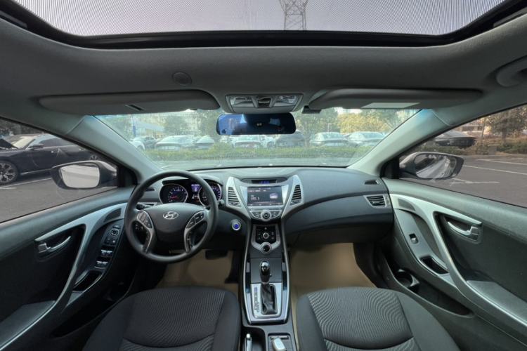 Used Hyundai Elantra (5th Generation / Langdong) 2016 1.6L Automatic Prestige Model Interior 3