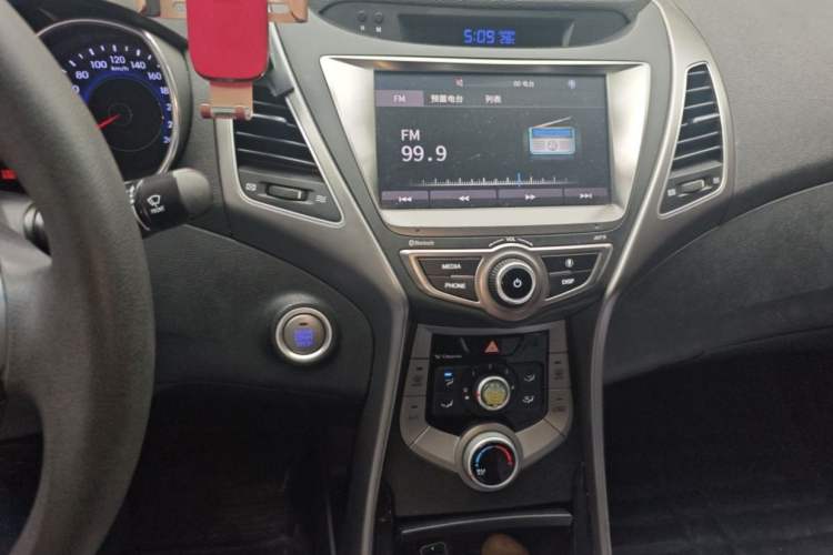 Used Hyundai Elantra (5th Generation / Langdong) 2016 1.6L Automatic Prestige Model Interior 3