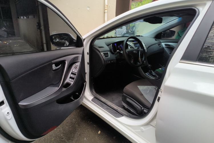 Used Hyundai Elantra (5th Generation / Langdong) 2016 1.6L Automatic Prestige Model Interior 3