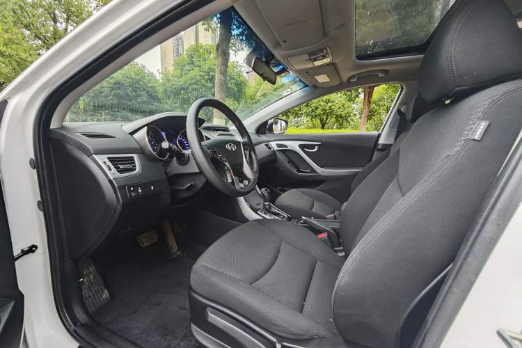 Used Hyundai Elantra (5th Generation / Langdong) 2016 1.6L Automatic Prestige Model Interior 3