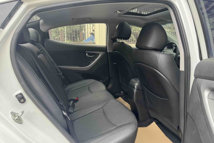 Used Hyundai Elantra (5th Generation / Langdong) 2016 1.6L Automatic Prestige Model Interior 3