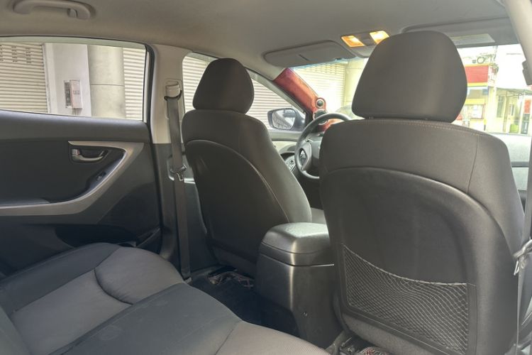 Used Hyundai Elantra (5th Generation / Langdong) 2016 1.6L Automatic Smart Version Interior 3