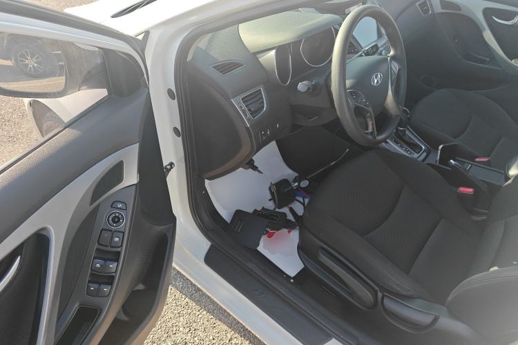 Used Hyundai Elantra (5th Generation / Langdong) 2016 1.6L Automatic Prestige Model Interior 3