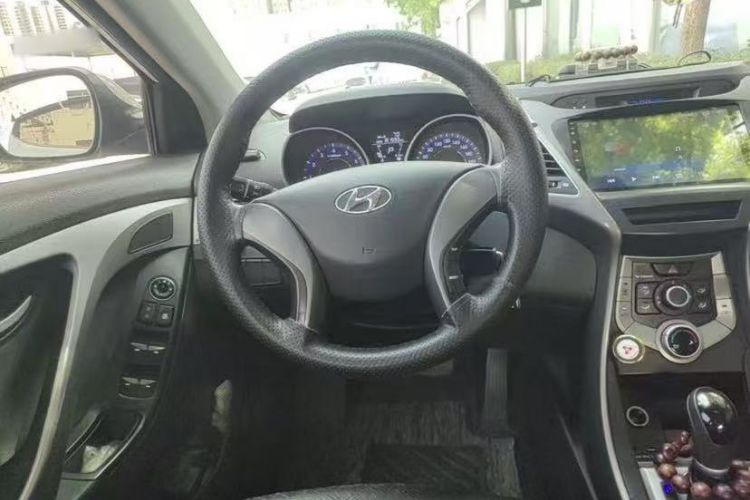 Used Hyundai Elantra (5th Generation / Langdong) 2016 1.6L Automatic Smart Version Interior 3